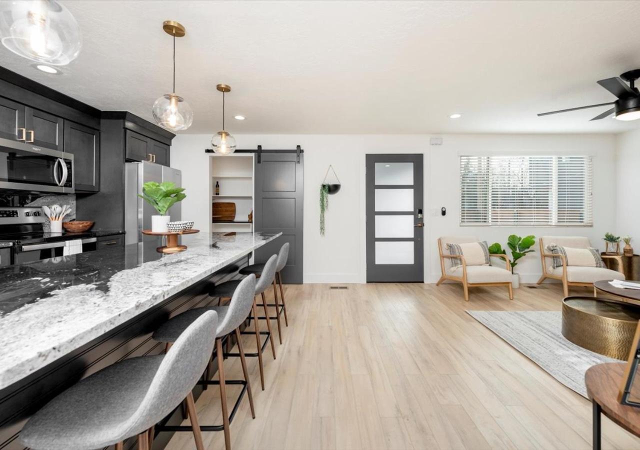 Mid Century Modern Boise-River Bungalow W/ Hot Tub Extérieur photo